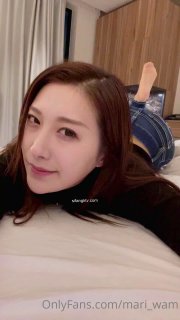 约黑丝美女到酒店，清秀迷人温柔想蹂躏，亲吻抚摸情欲沸腾穿上透视黑色睡衣跪爬舔吸深深插入猛操水印
